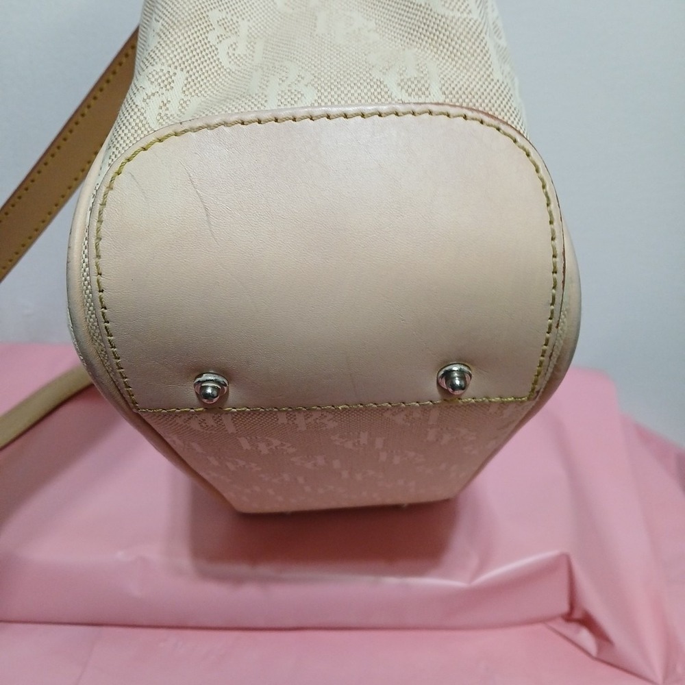 Dooney & Bourke Classic Ivory Satchel Push Lock Detachable Strap Vintage Y2K - Picture 8 of 16